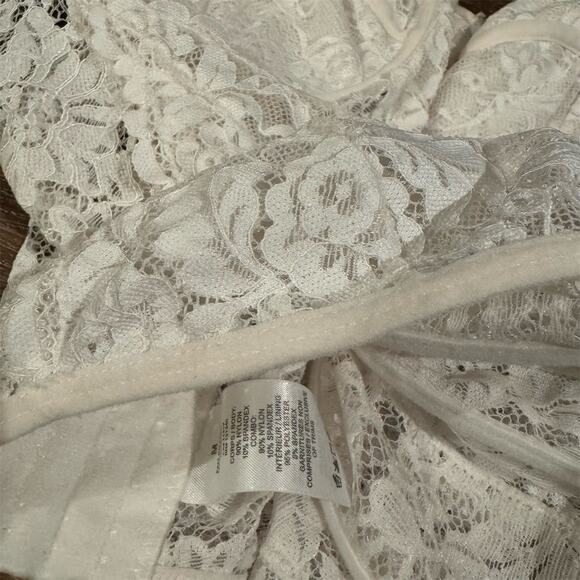 Medium White Lace Underwire Corset Top Removable Straps Adjustable Coquette READ - Picture 7 of 11